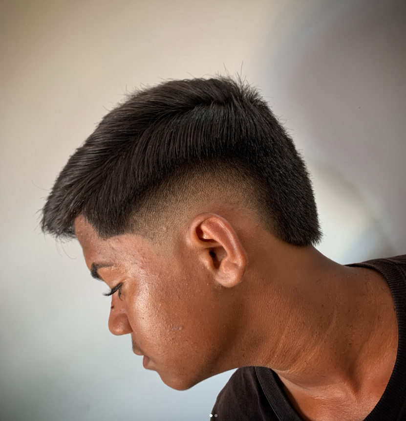 Corte com franja texturizada e degradê lateral